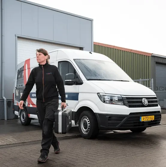 vakmensen voor werkbus gespecialiseerd in reparatie van witgoed in Vlissingen